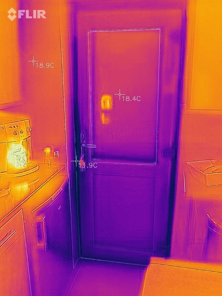 FLIR image of a kitchen door with big temperature drops
