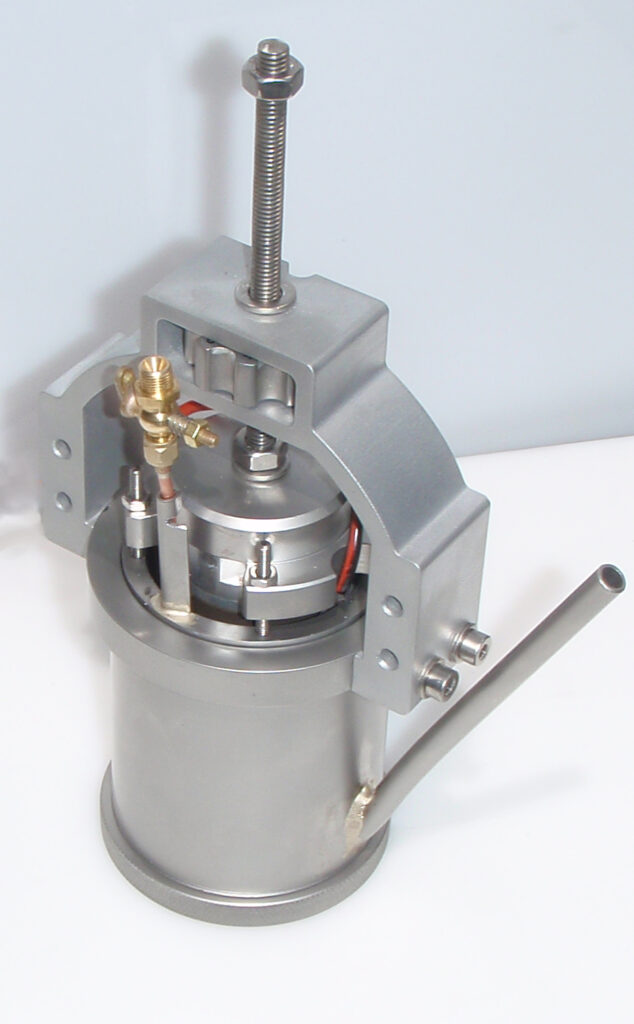 Ultrasonic cleaning transducer assembly